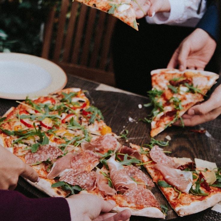 Golden Crust Haven with Veggie Carnival Top